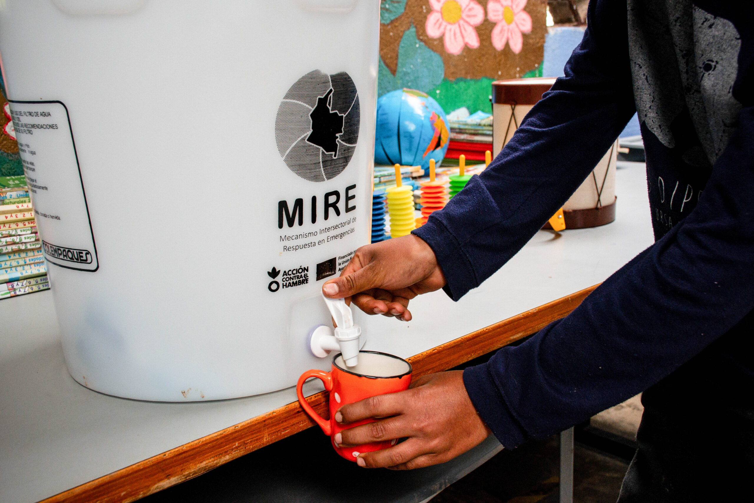 SEGURIDAD HÍDRICA: EL AGUA, EL SANEAMIENTO, LA HIGIENE Y LOS ECOSISTEMAS CO MIRE SANTANARAMOS IngridMartinez filtro escuela 8 scaled - SEGURIDAD HÍDRICA: EL AGUA, EL SANEAMIENTO, LA HIGIENE Y LOS ECOSISTEMAS